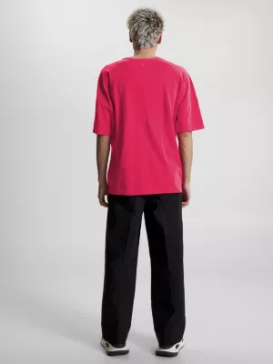 Camiseta com logo essencial