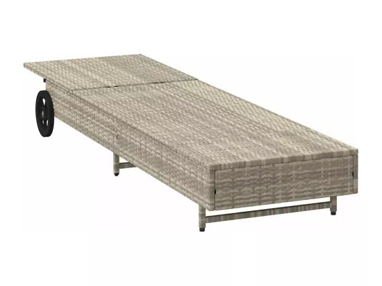 Chaise longue avec roues et coussins gris clair résine tressée