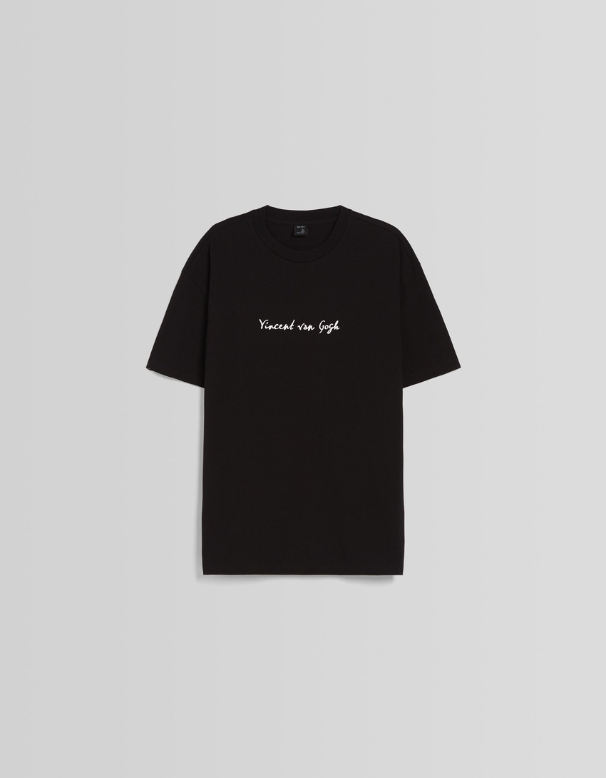 Camiseta de manga curta com estampa Van Gogh e modelagem quadrada.