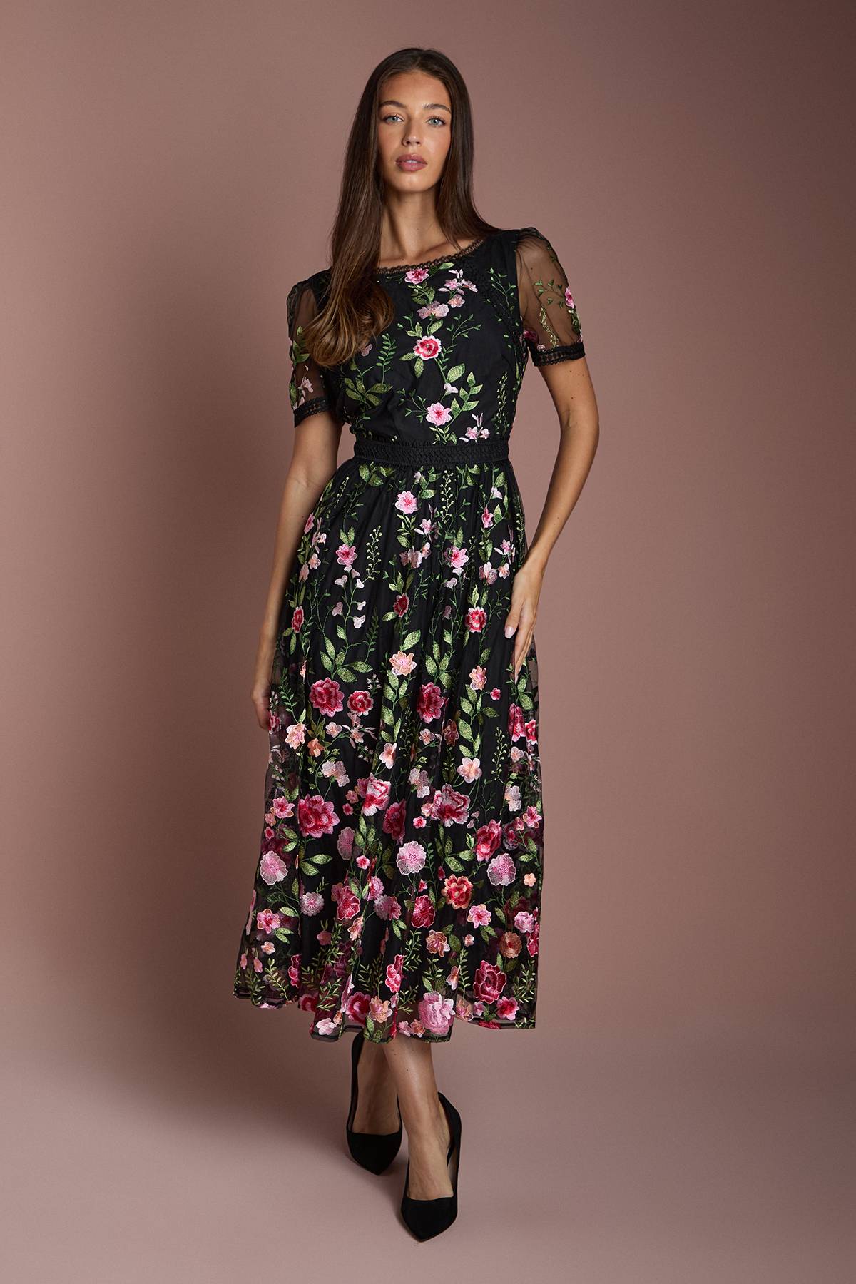 Coast Robe Mi-Longue en Maille Brodée avec Détails de Dentelle