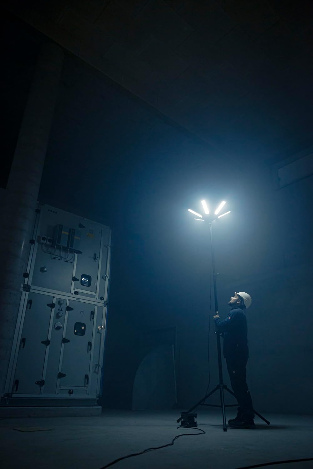 Brennenstuhl Professional 360° LED Strahler R42050 BT mit 300W (LED Baustrahler 42000lm mit 6 individuell einstellbaren Strahlern, mit Steuerelement, 6,70 + 3,30m RN-Kabel, Bluetooth Steuerung)