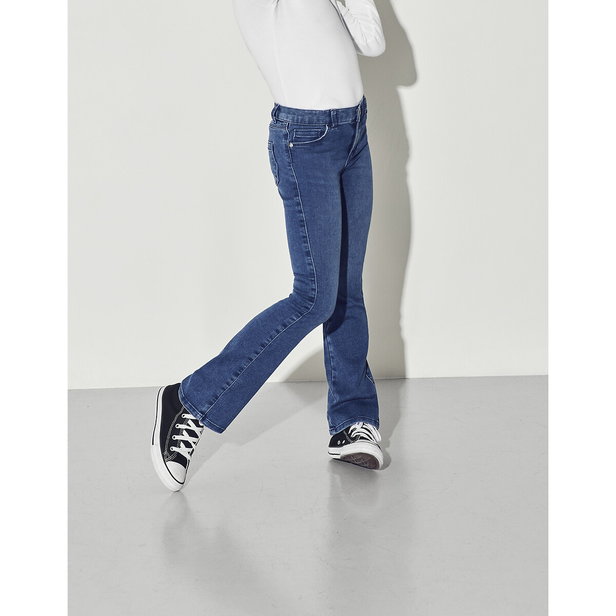 SOMENTE PARA CRIANÇAS<br>Calça boca de sino