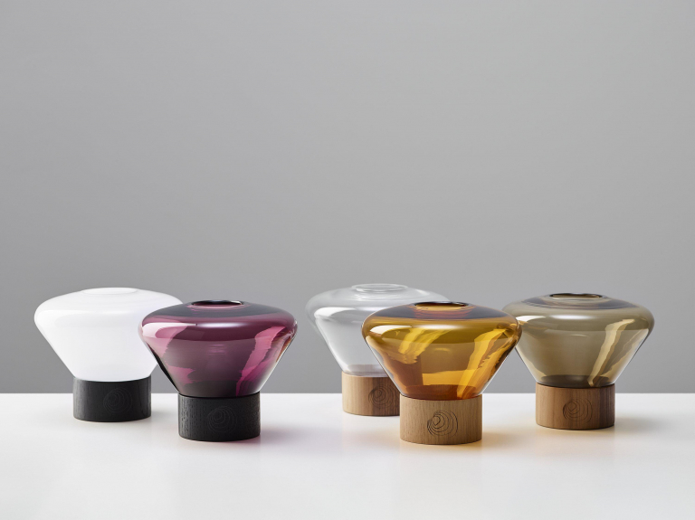 Brokis Muffins waxinelichthouder opaline - zwart eiken