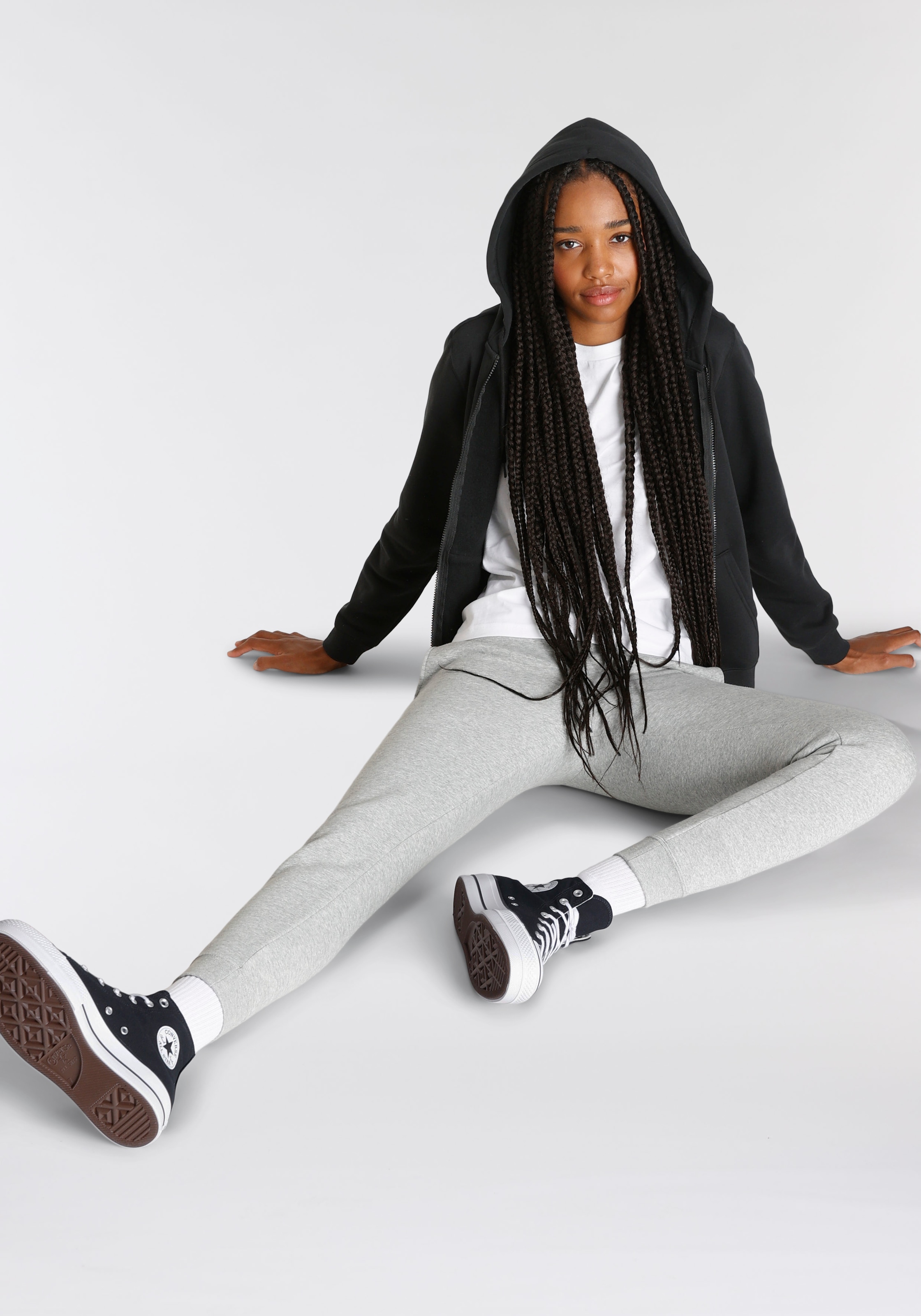 Converse Jogginghose »GO-TO EMBROIDERED STAR CHEVRON BRUSHED BACK FLEECE SWEATPANT«  Unisex