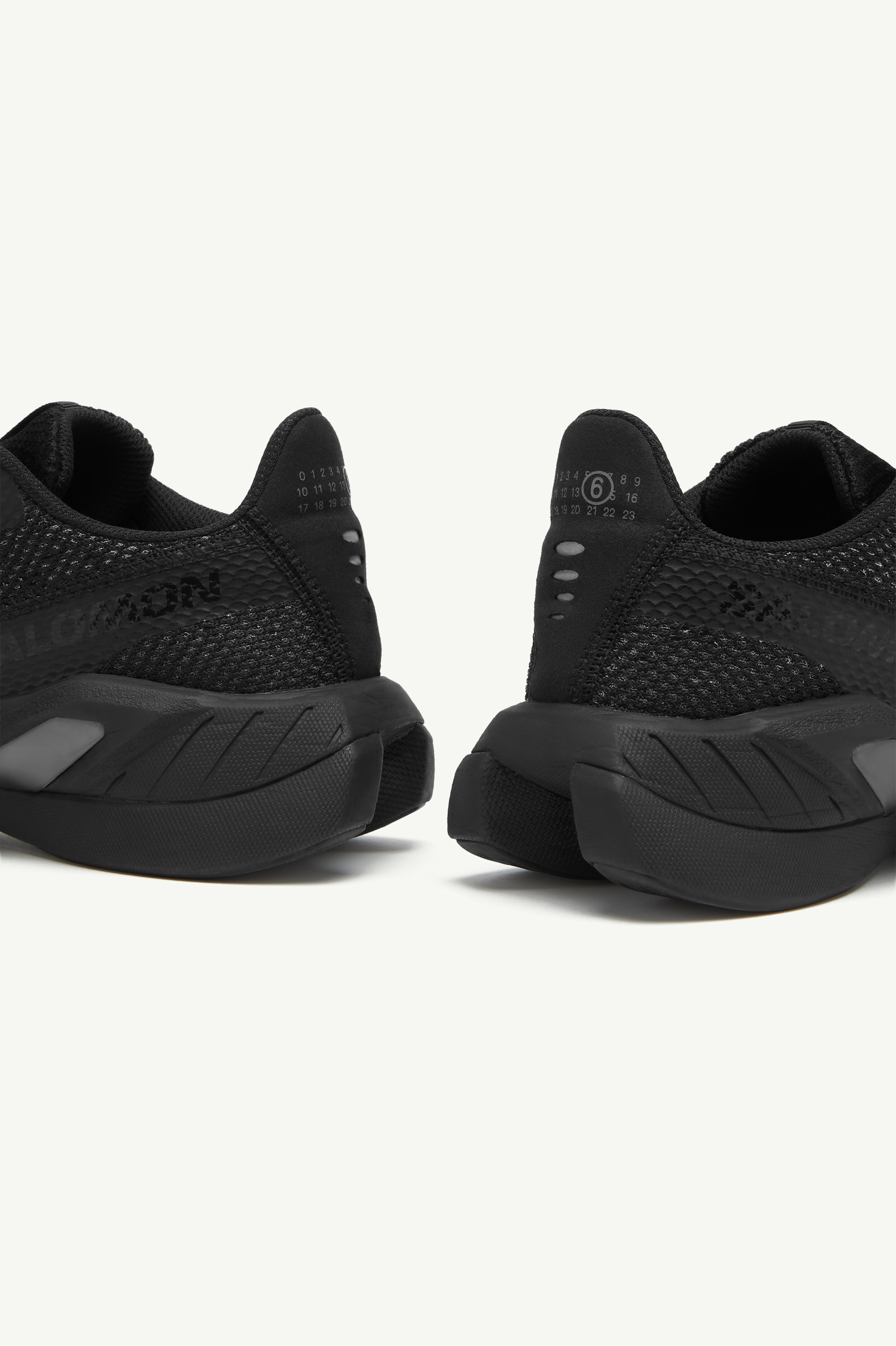 Black Women's Sneakers Spectur 2 MM6 / Salomon | MM6 Noir, étain et argenté