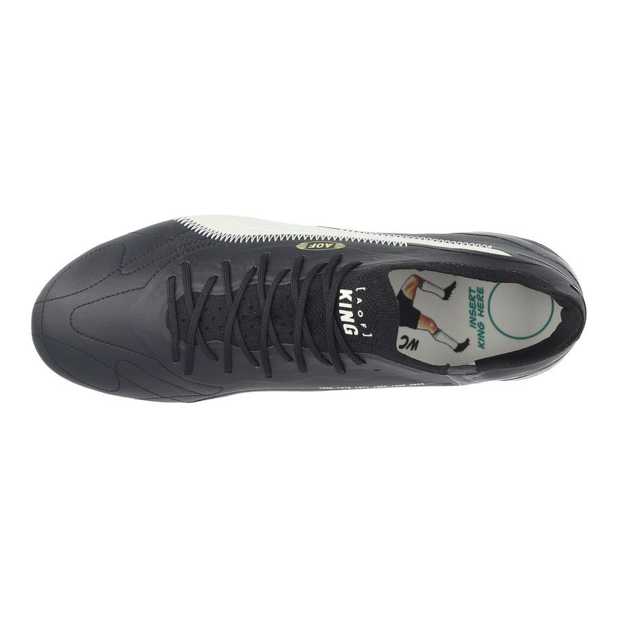 PUMA King Ultimate FG/AG Art of Football - Noir/Alpine Snow/Doré/Blanc ÉDITION LIMITÉE