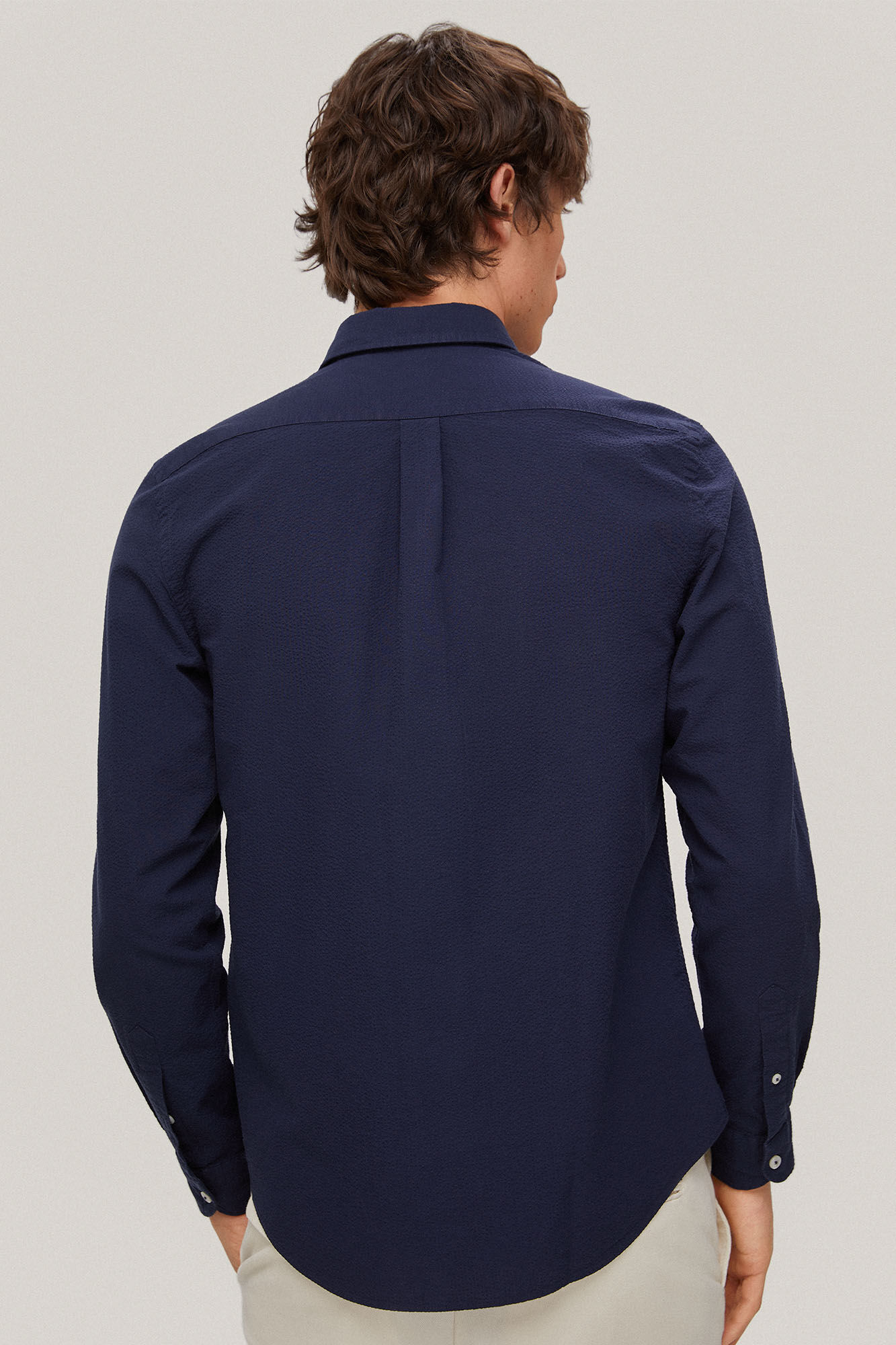 Camisa lisa de manga comprida em tecido seersucker - Azul