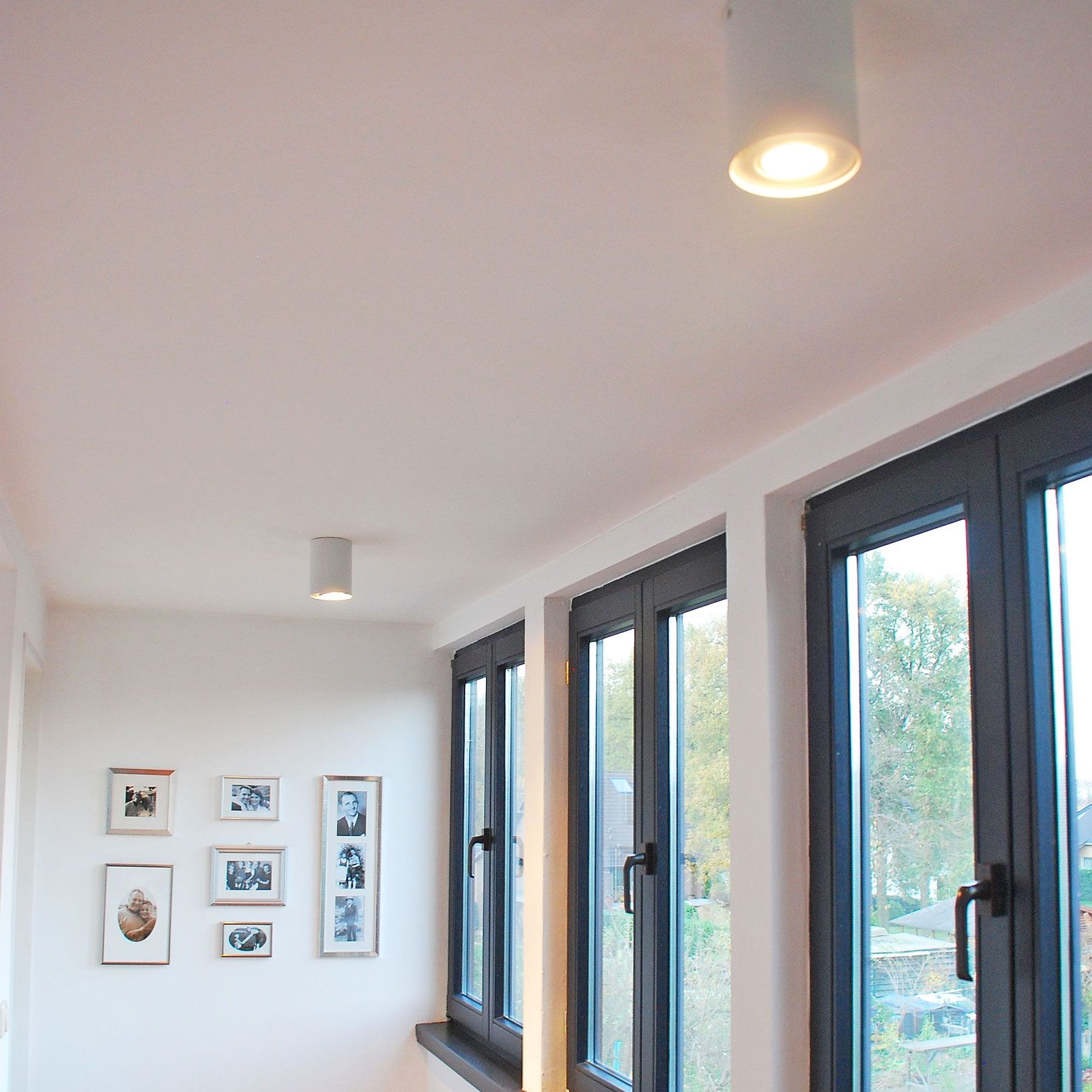 Moderne spot wit en staal draai- en kantelbaar - Rondoo up