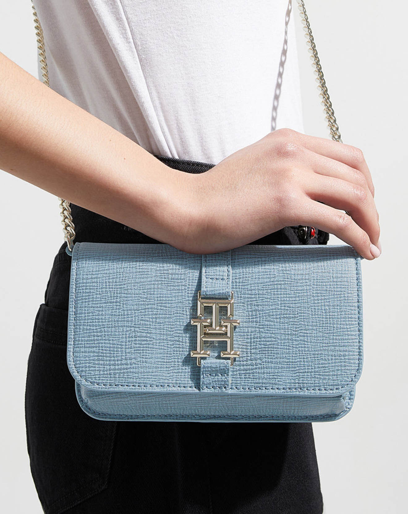Tommy Hilfiger Sac bandoulière Plush mini crossover bleu clair - 11x18x5 cm