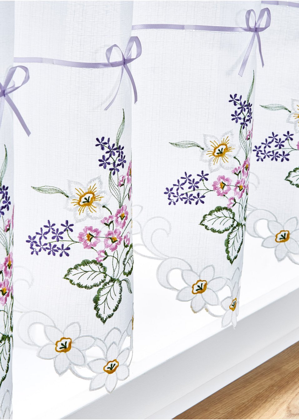 Brise-bise à broderie florale