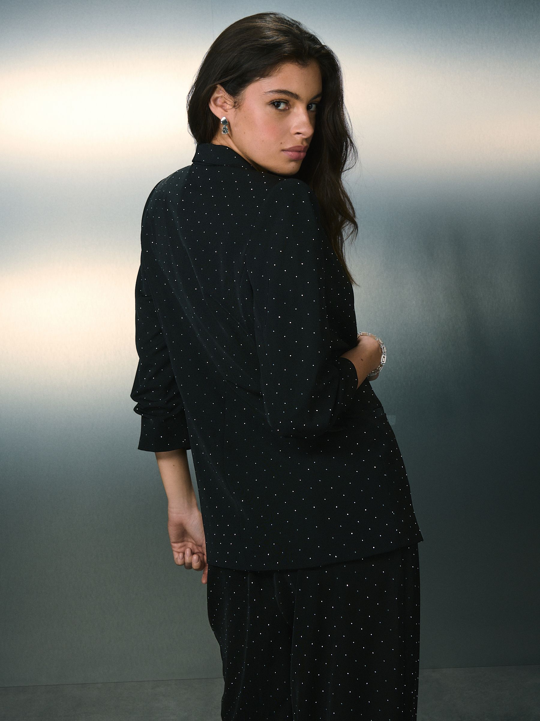 Zwart - Versierde gelegenheidsblazer met ruches aan de mouwen en studs