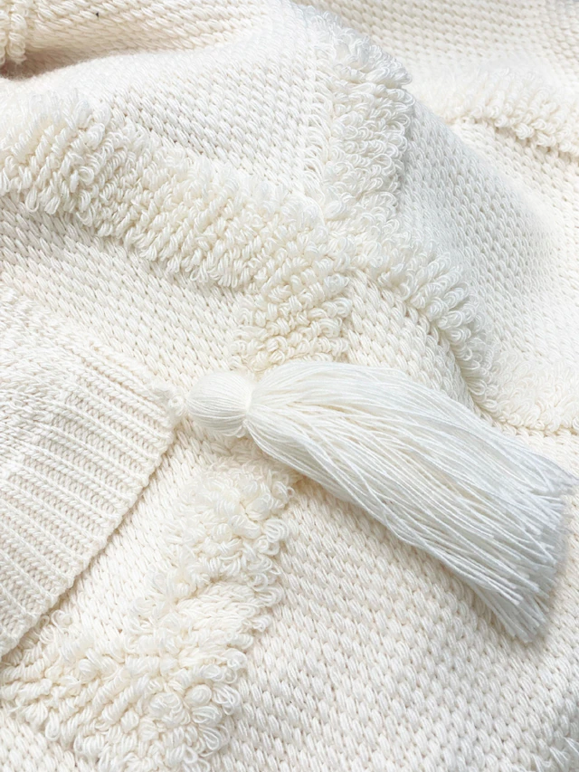 Primera Tagesdecke »Kuscheldecke Boho« mit trendigen Bommeln