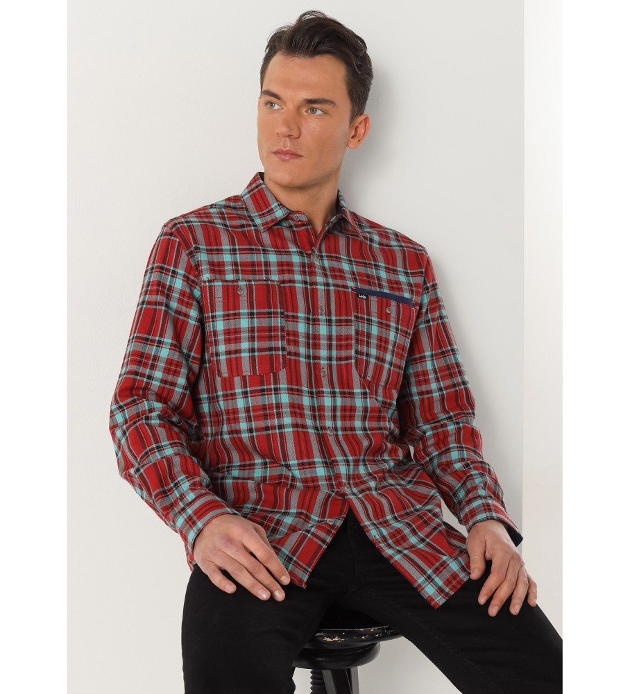 Camisa Lois de manga comprida com xadrez vermelho.