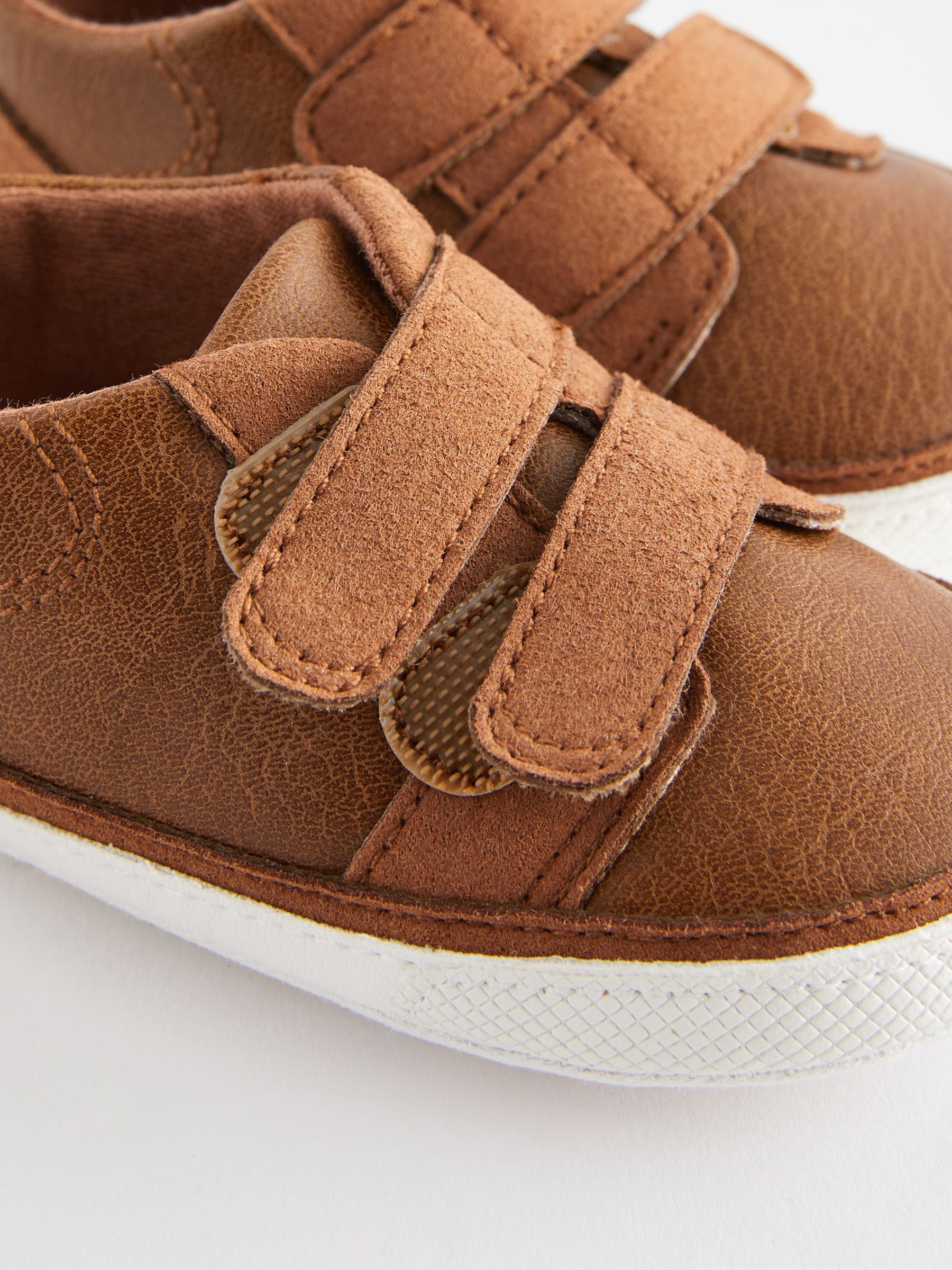 Lichtbruin - Babysneakers met twee bandjes (0-24 mnd)