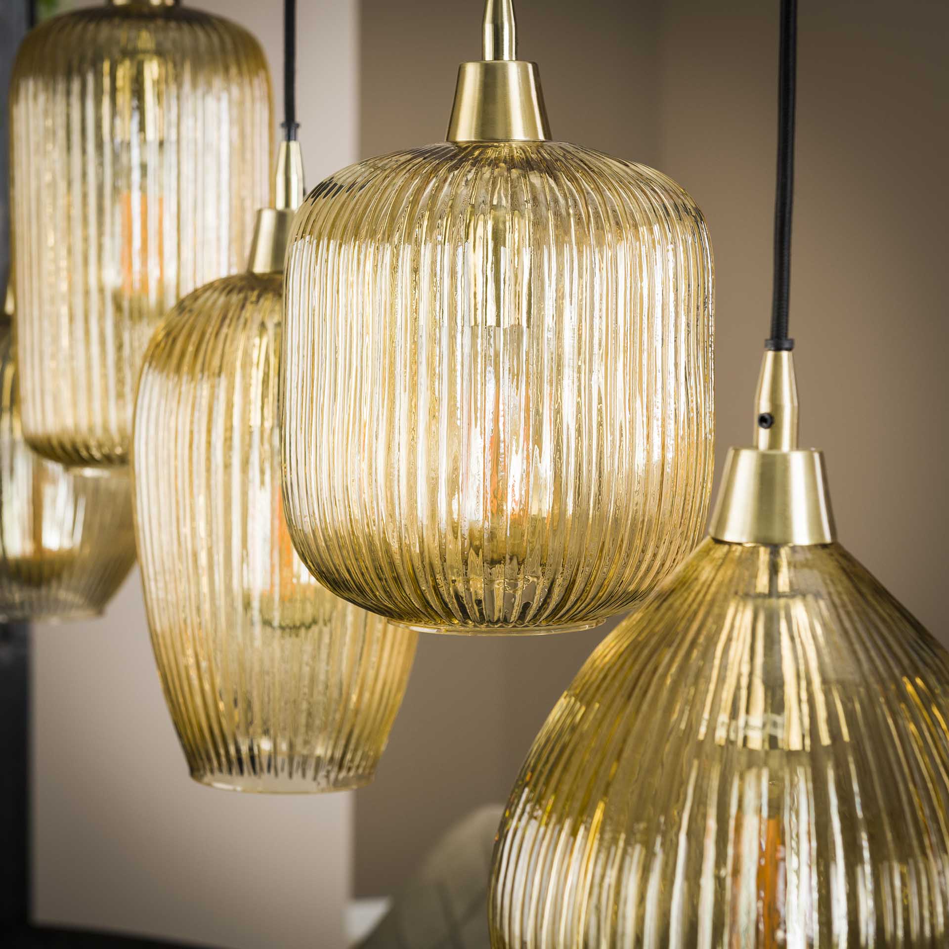 by fonQ  Gus Hanglamp - Amber