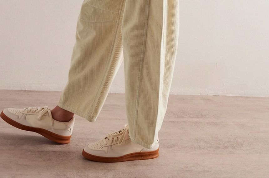 Piwonia - Middelhoge effen corduroy broek met wijde pijpen