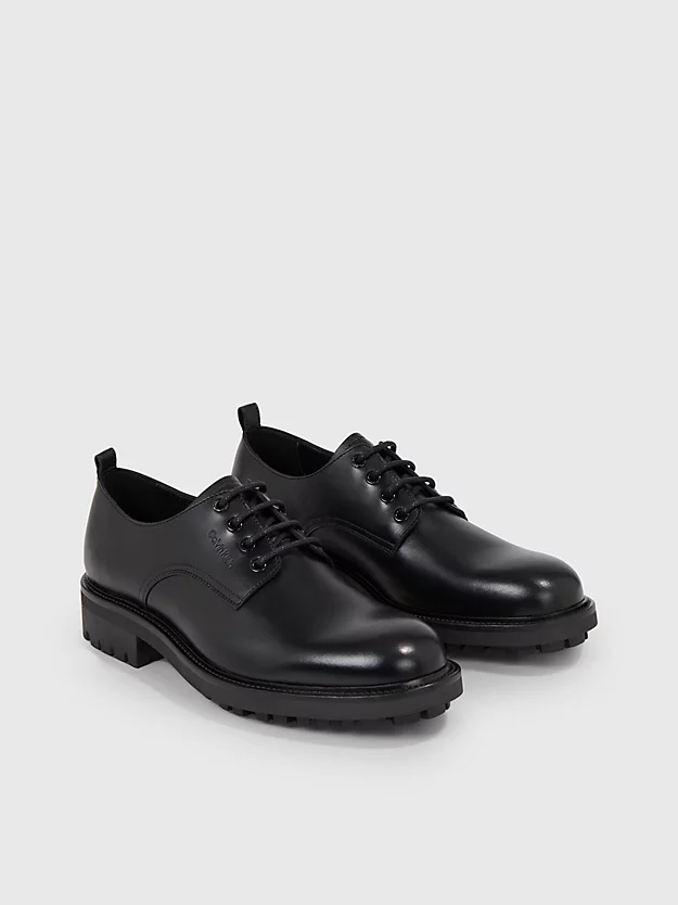 Sapatos de couro com cadarço
