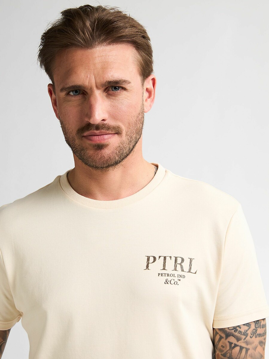 INDÚSTRIAS PETROLÍFERAS<br>Camiseta de manga curta com logotipo no peito