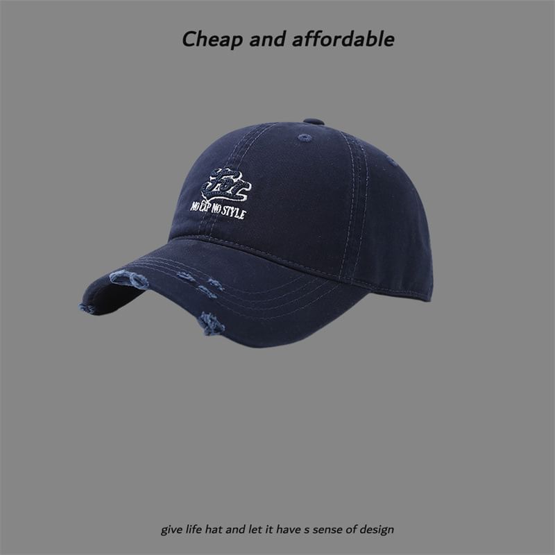 Oktokki - Letter geborduurde pet met distressed patroon