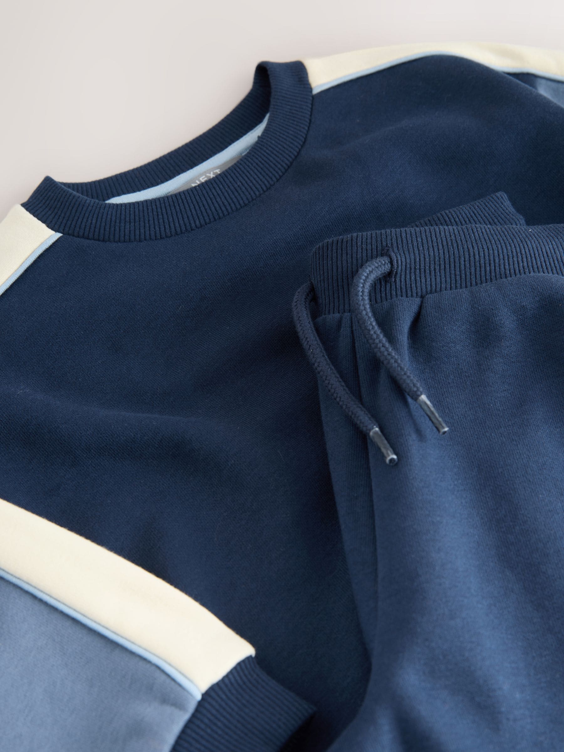 Blauw met kleurvlakken - Set met sweatshirt en joggingbroek (3mnd -7jr)