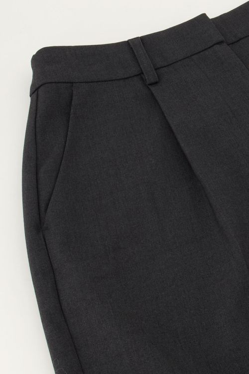 Donkergrijze bermuda pantalon