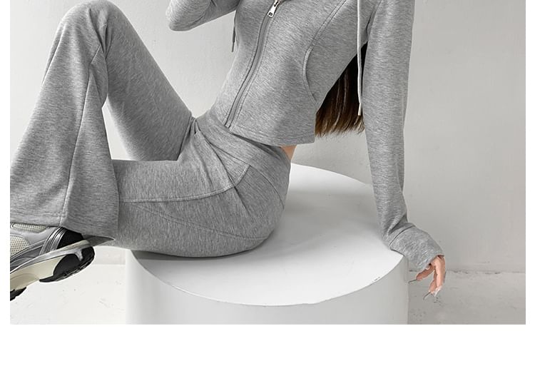 Shira - Cropped sweatshirt met capuchon / High-rise flared joggingbroek