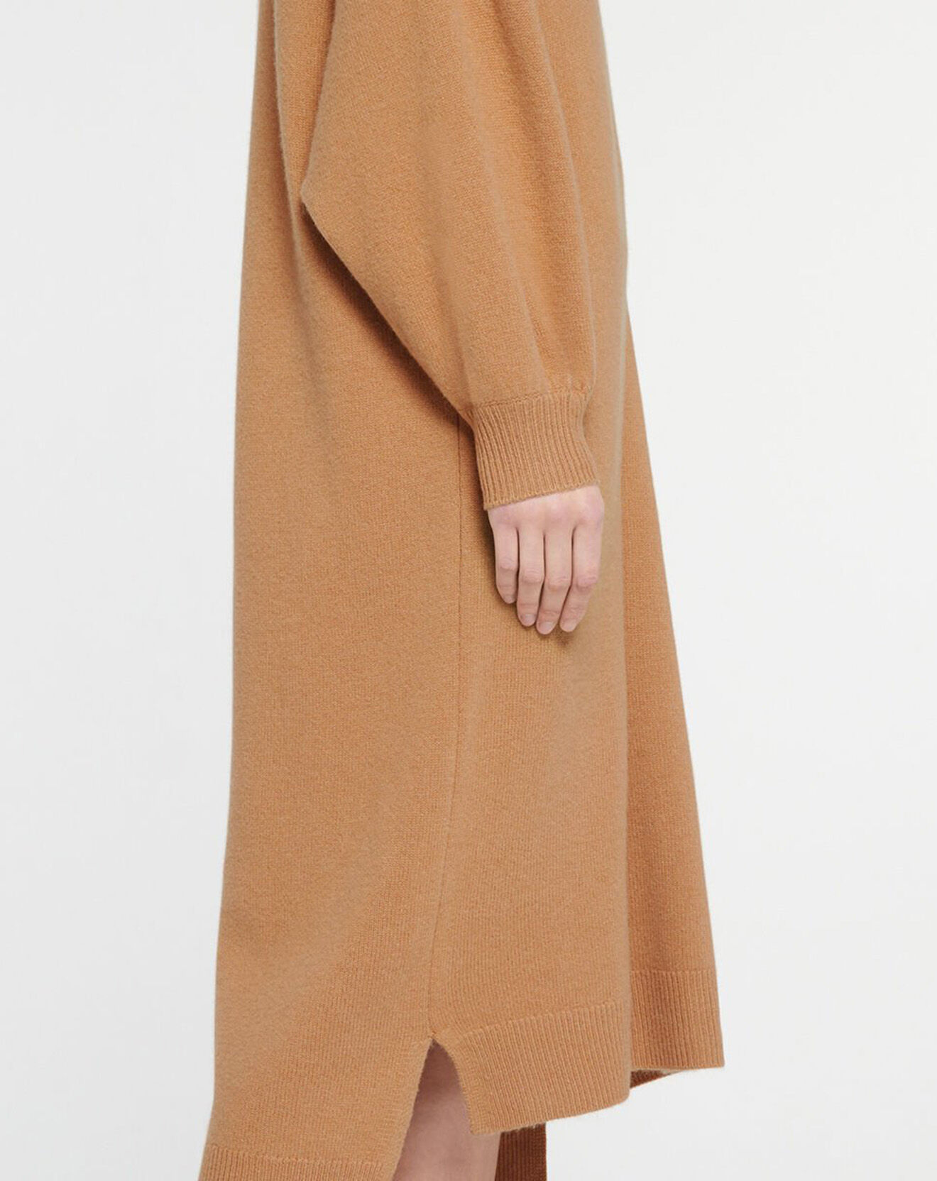 Galeries Lafayette Robe pull en Laine & Cachemire Divine col V camel