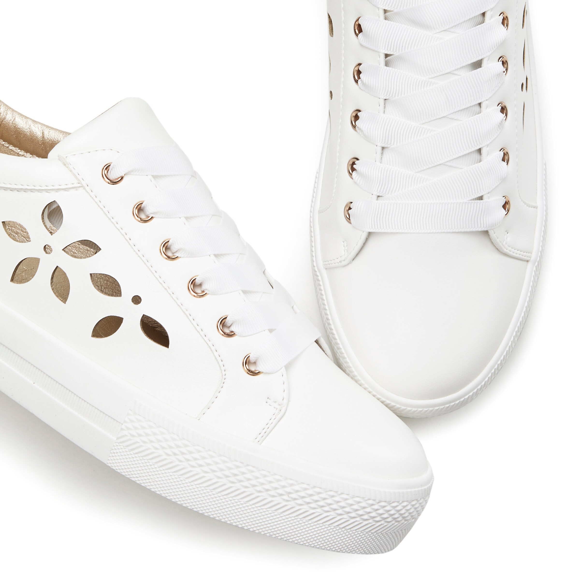 LASCANA Sneaker in weiß