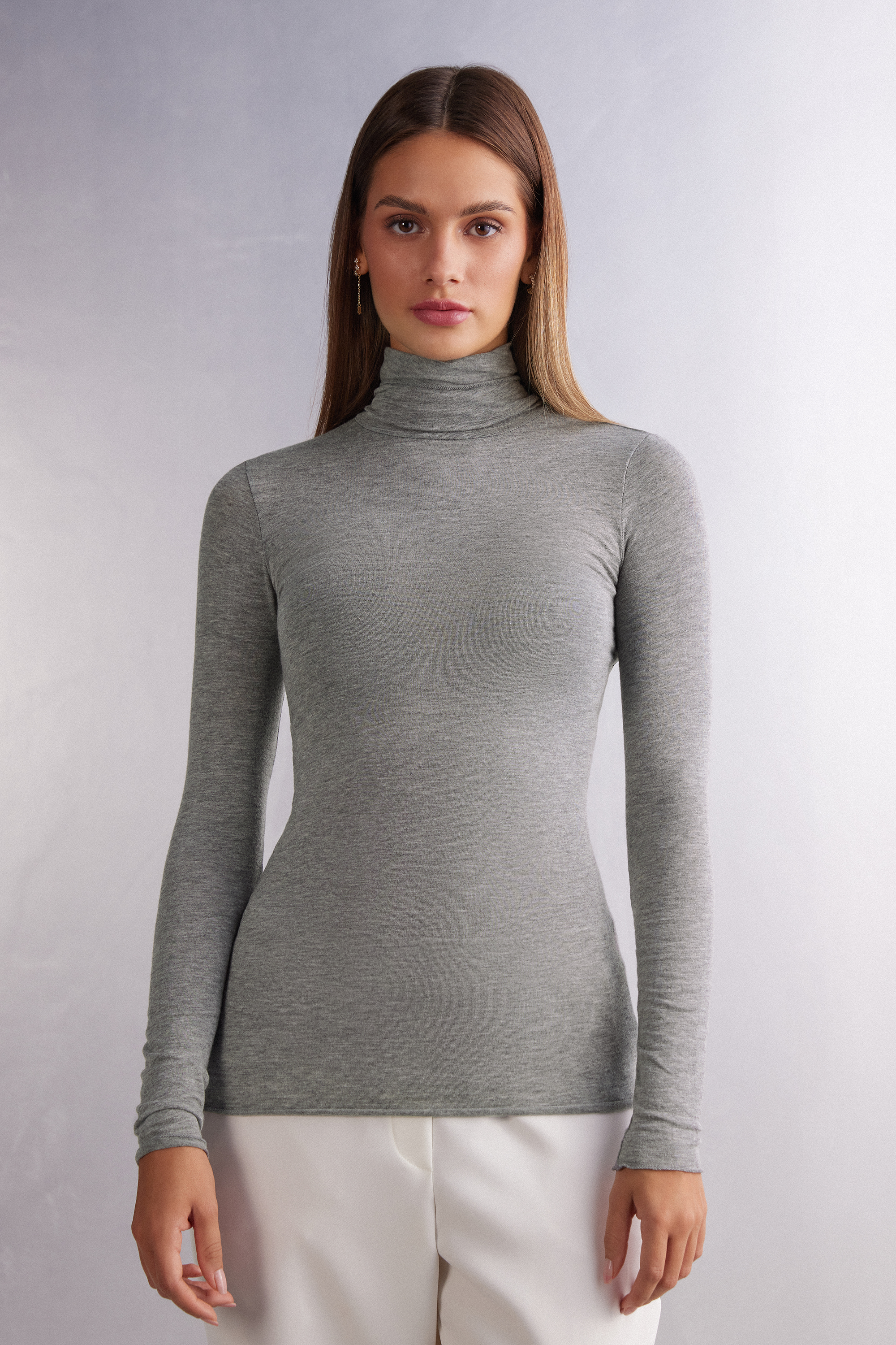 Camiseta de manga comprida com gola alta em cashmere modal ultraleve