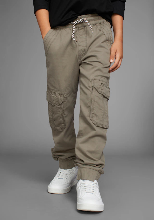 DELMAO Cargohose »in bequemer Schlupfform«  , mit Logo-Stickerei