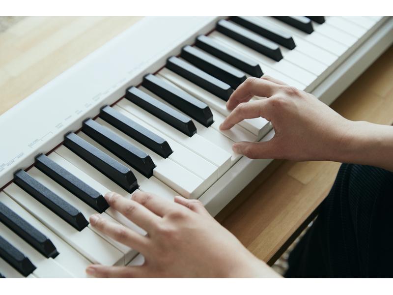 Casio E-Piano CDP-S110WE Weiss Das Einsteigermodell der CDP-S Digitalpiano-Serie mit gewichtetem Scaled-Hammer-Action-Keyboard II mit 88 Tasten