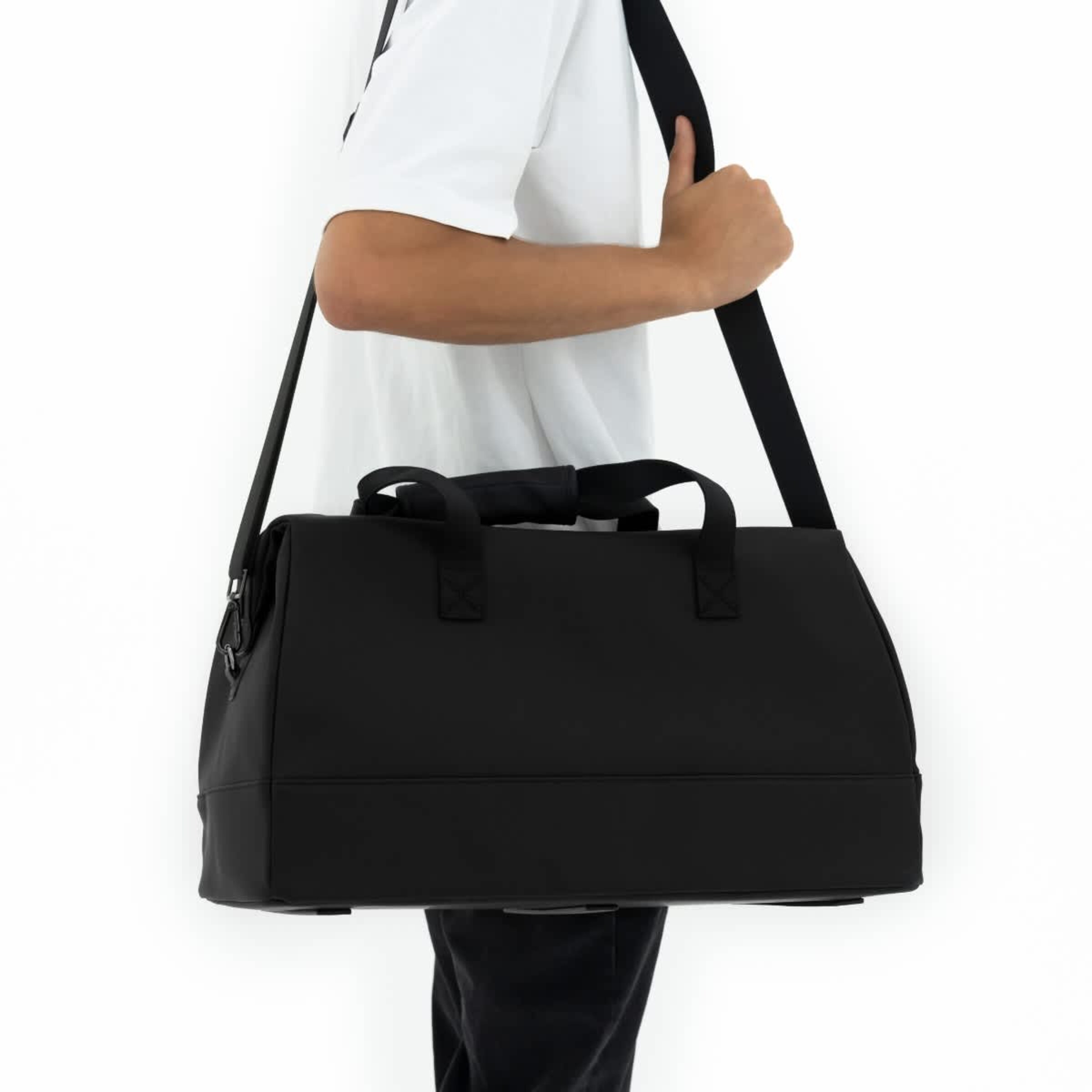 Storen All Black