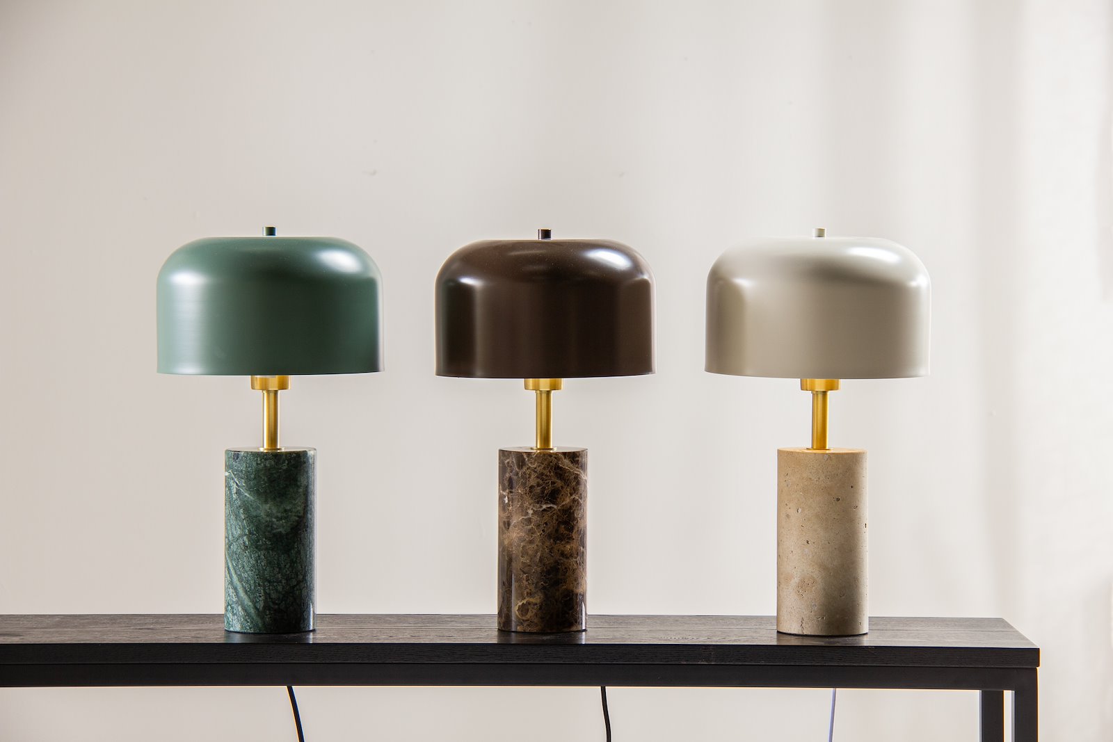Davao bordlampe Travertine fot med metall skjerm
