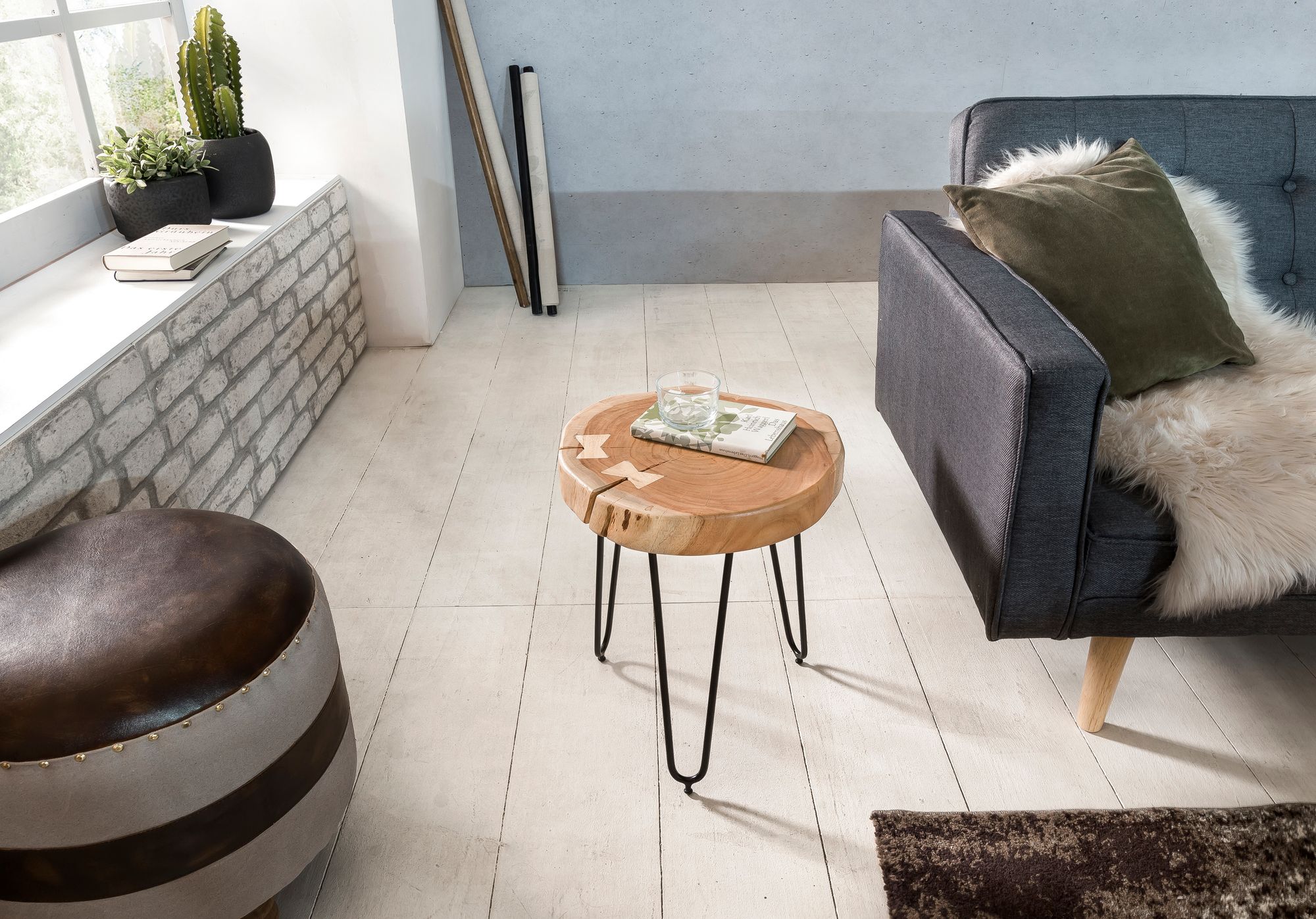 KADIMA DESIGN Beistelltisch BALU, Akazienholz, Landhausstil, schwarze Metallbeine