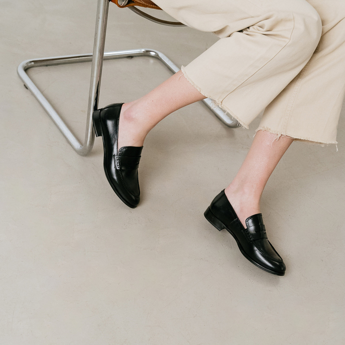 Mocassins à bouts ronds  en cuir noir