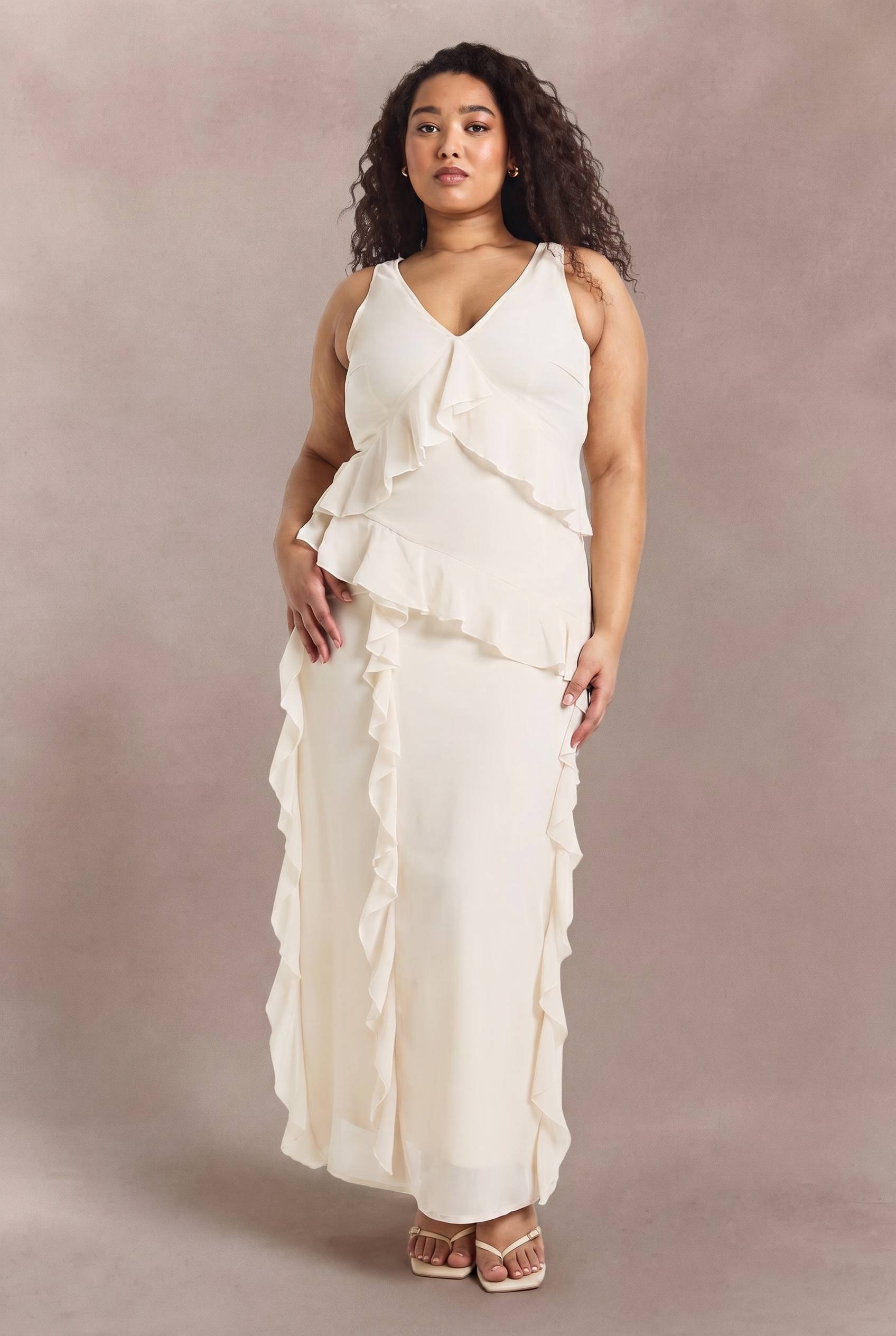 boohoo Robe Maxi Grande Taille À Volant Asymétrique À La Taille