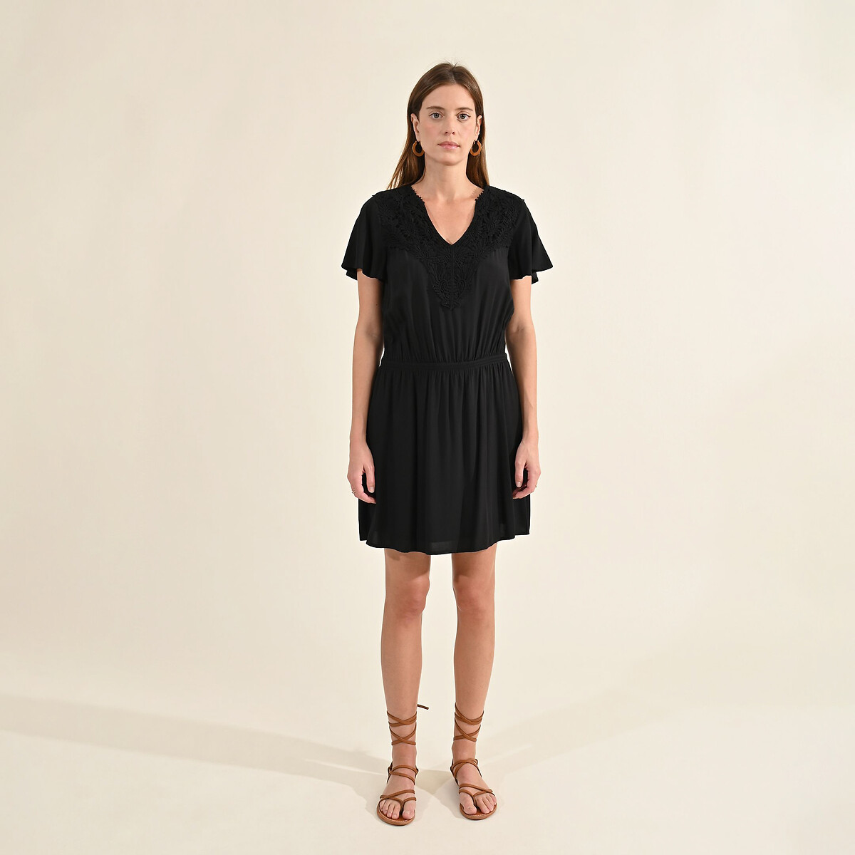 MOLLY BRACKEN<br>Vestido curto com detalhes bordados