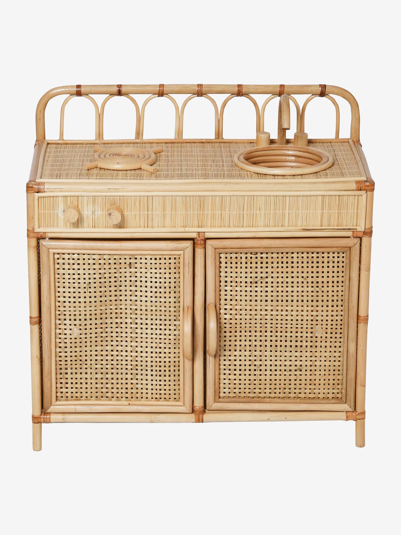 Pequena cozinha feita de rattan e herbário bege médio