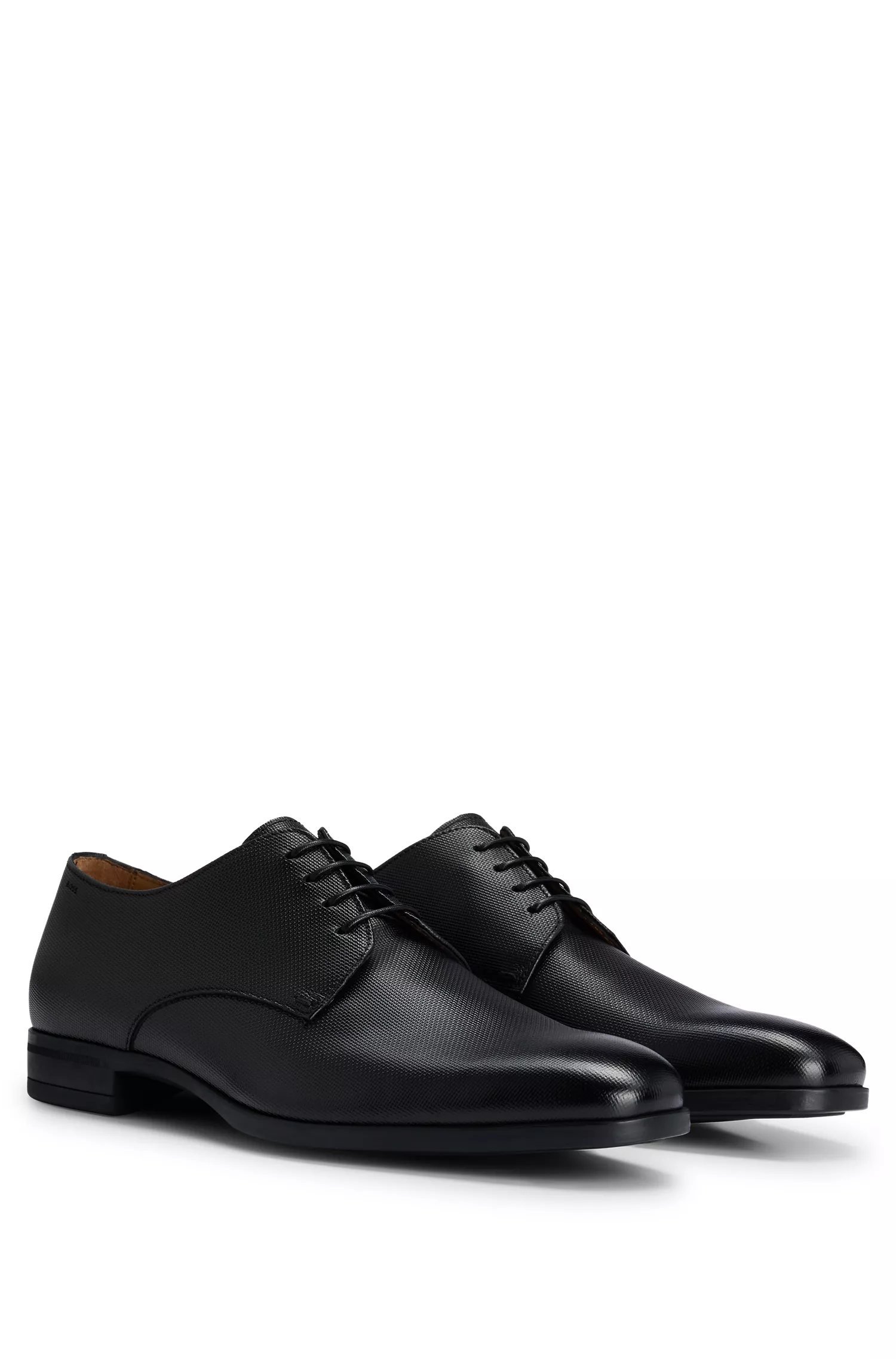 Sapatos BOSS Derby pretos em couro estruturado com palmilha acolchoada.