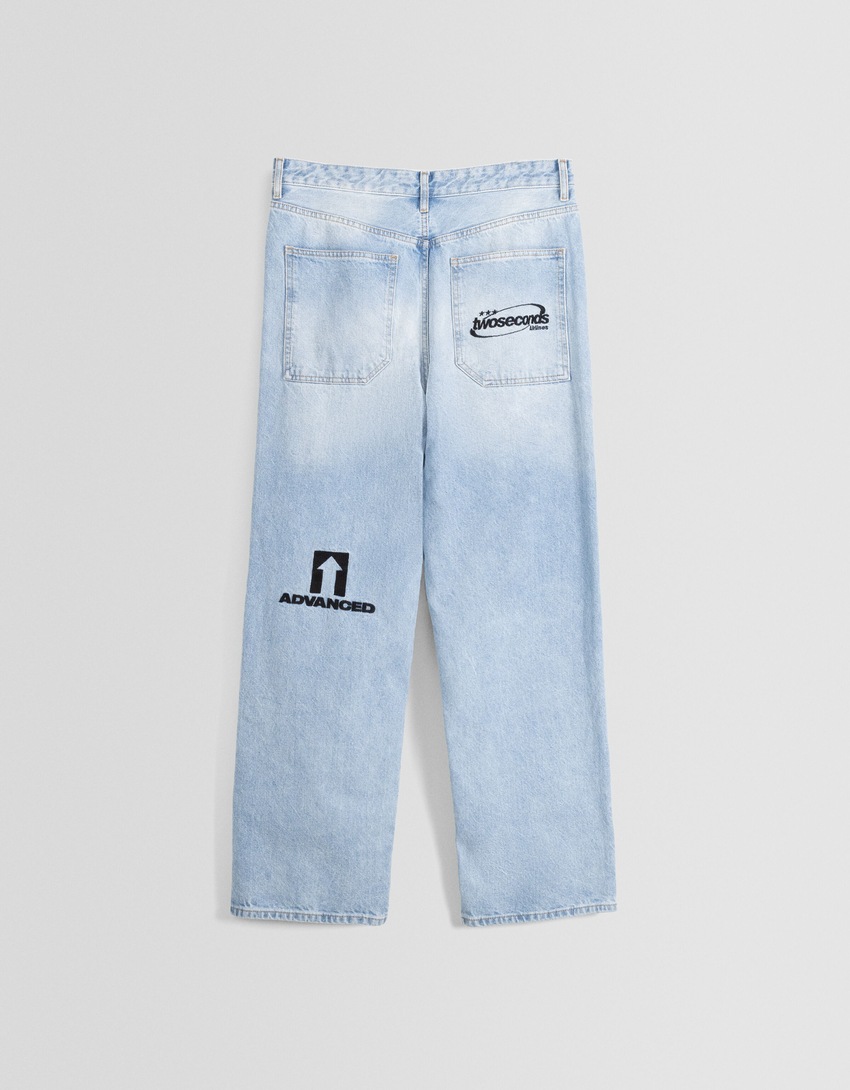 Calça jeans larga bordada