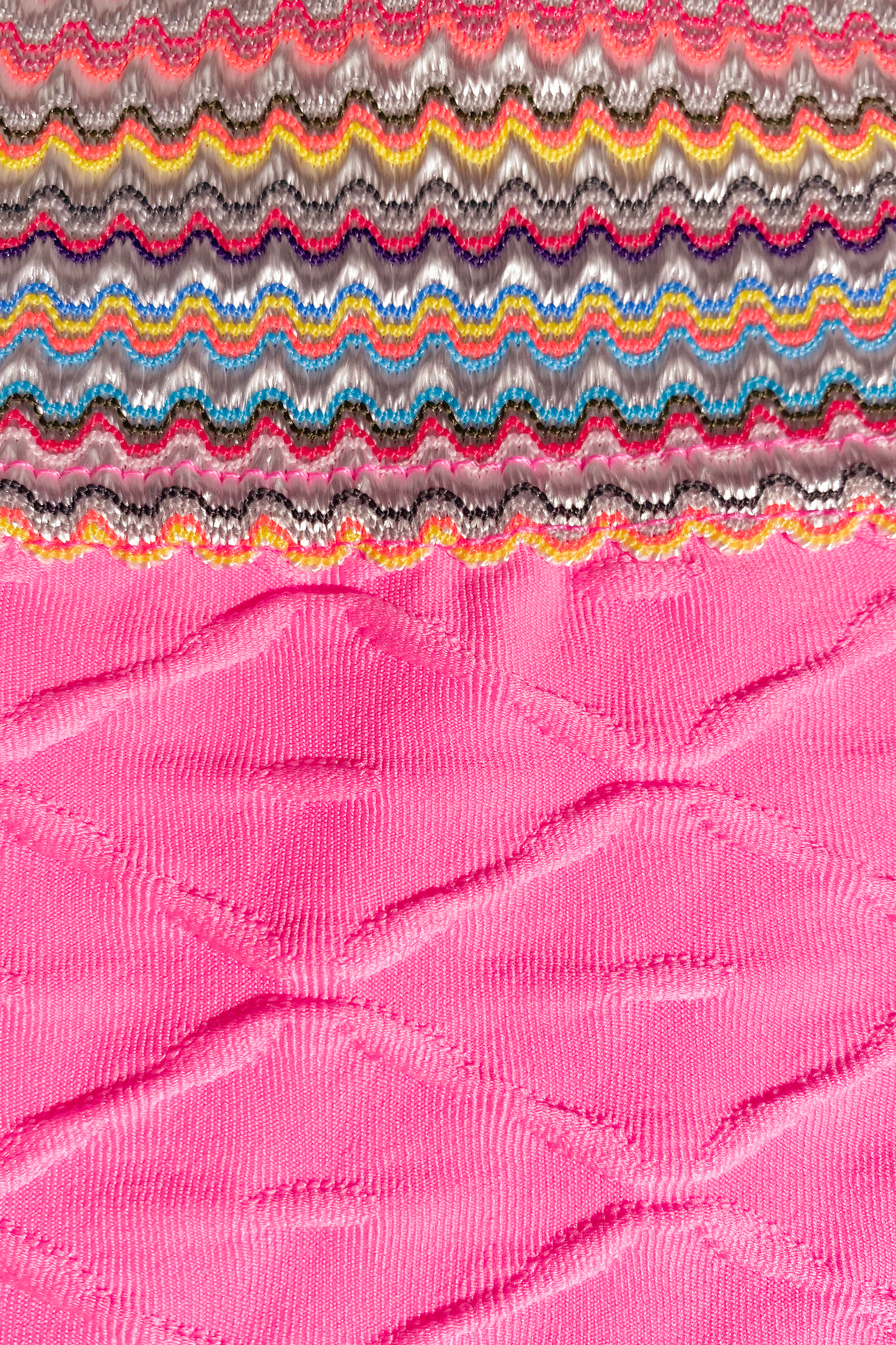 Bikini rose taille haute ruché à col scoop et point de couture géométrique