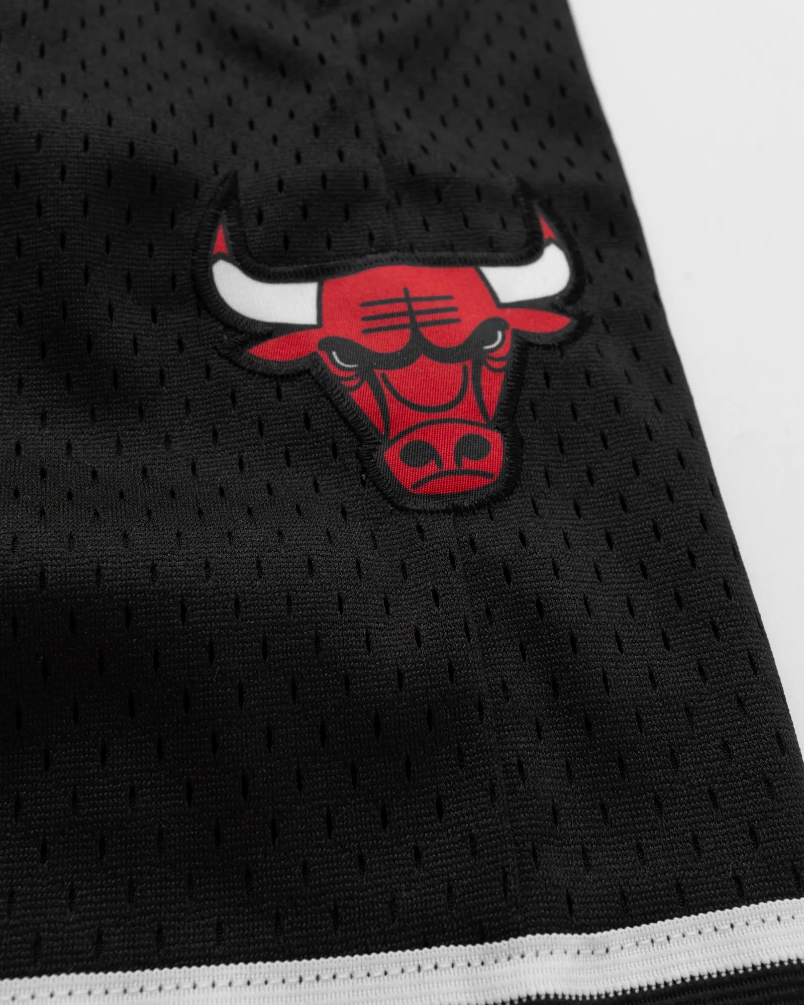 Mitchell & Ness NBA SWINGMAN SHORTS CHICAGO BULLS ALTERNATE 1997