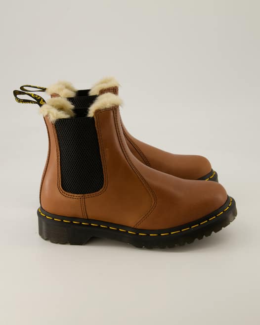 Dr. Martens 2976 Leonore Chelsea Boots in Braun
