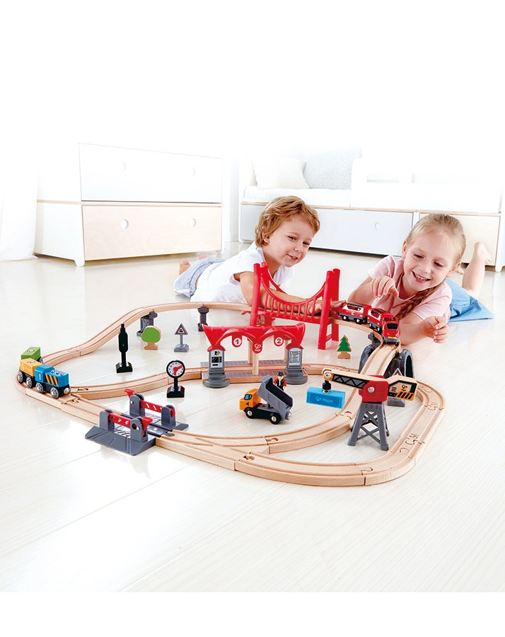 Eisenbahn-Set  VERKEHRSREICHE STADT 51-teilig aus Holz