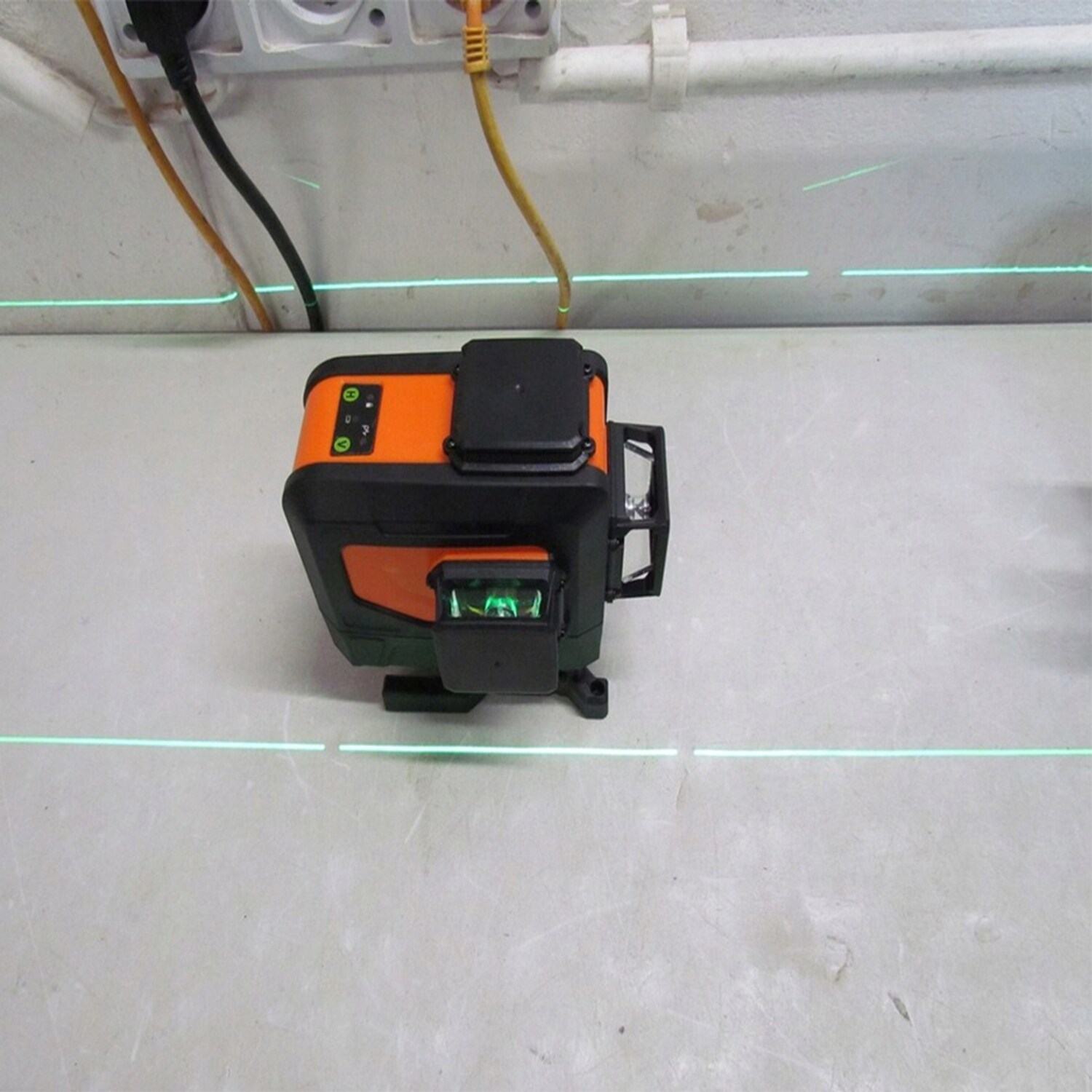 TACKLIFE SC-L12 3 x 360-Grad selbstnivellierender grüner Kreuzlinien-Laser-Tool, 132 Fuß mit Fernbedienung, Pulsmode, verstellbare magnetische Basis und 5200 mAh wiederaufladbarer Li-Ion Batterie