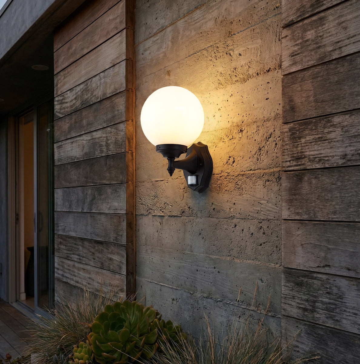 QAZQA Klassieke buiten wandlamp zwart met opaal glas IP44 met