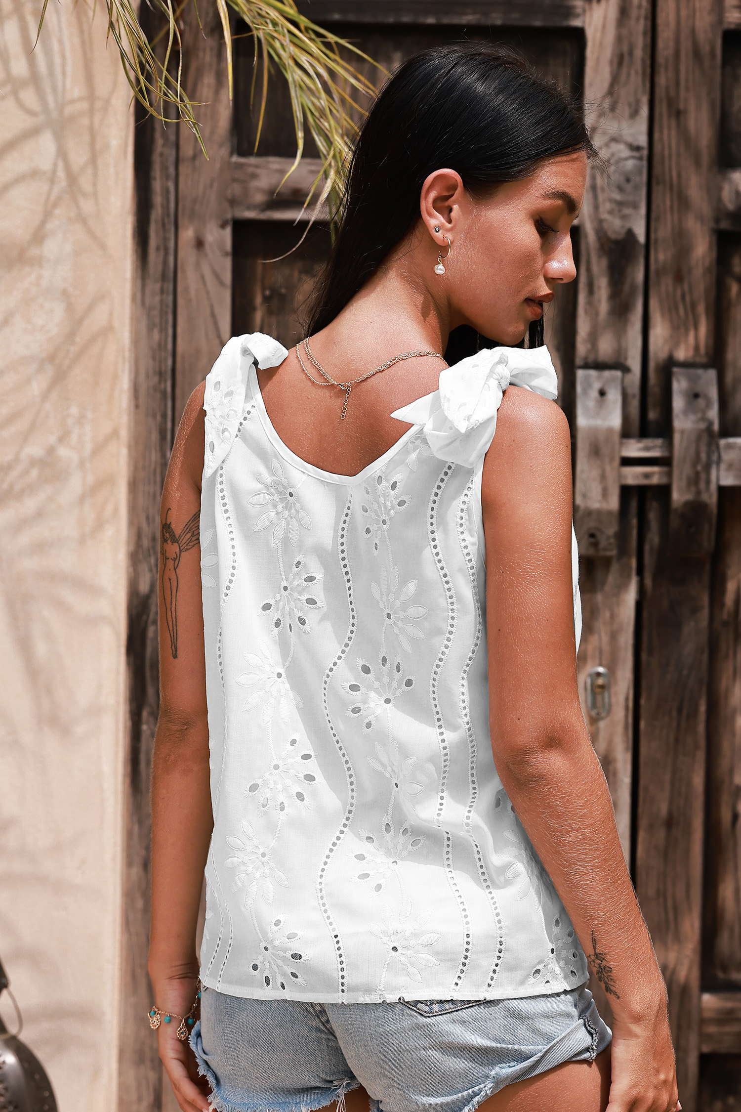 Haut à nouer sur les épaules en coton à œillets blanc