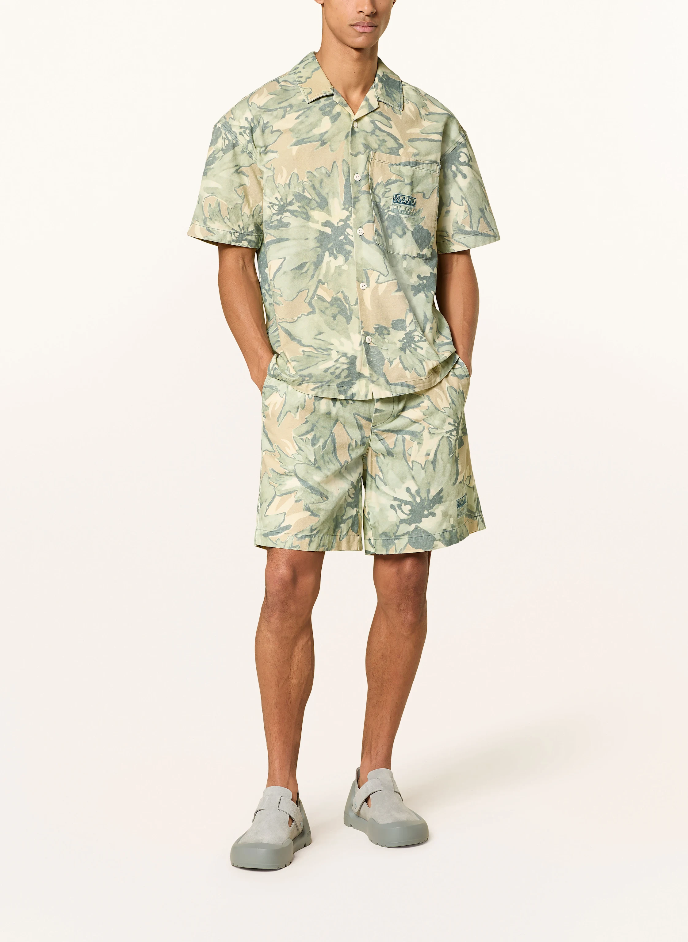 NAPAPIJRI Shorts TALLA