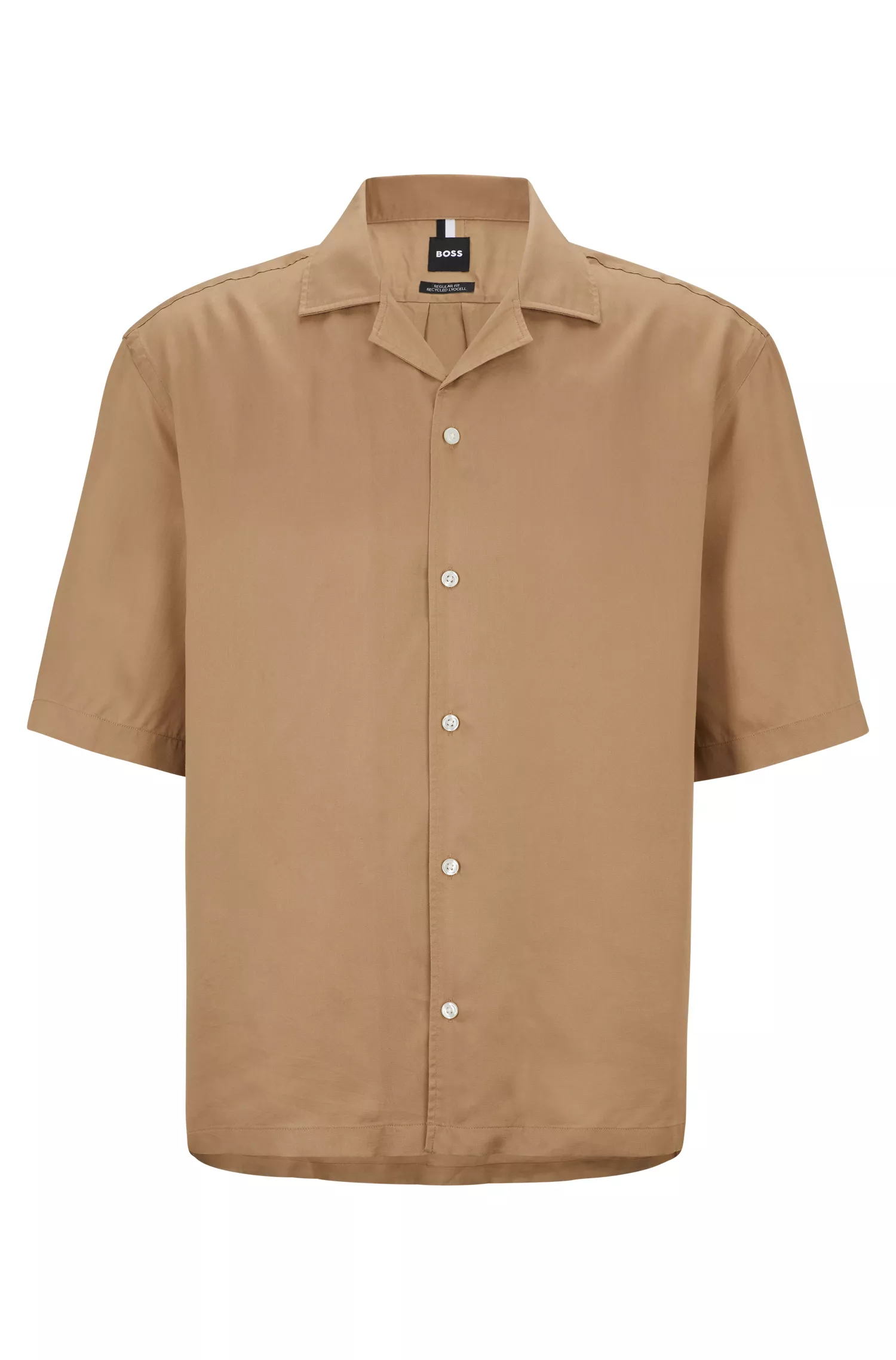 Camisa BOSS preta de manga curta com modelagem regular e gola aberta.