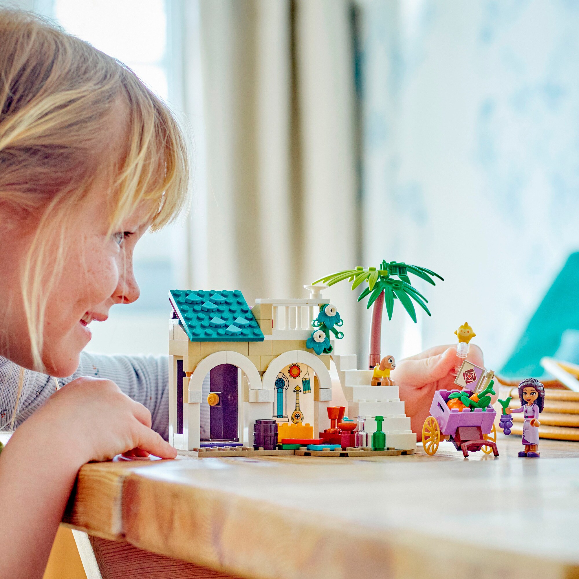 LEGO Konstruktionsspielzeug Disney Wish Asha in der Stadt Rosas